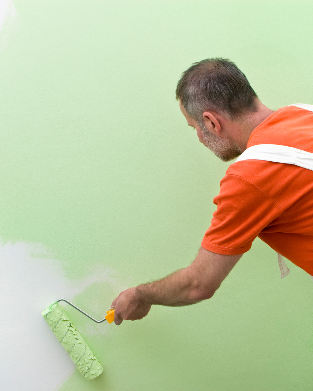 Trabajamos con precisión y técnicas modernas que garantizan la protección y estética de la superficie a pintar.